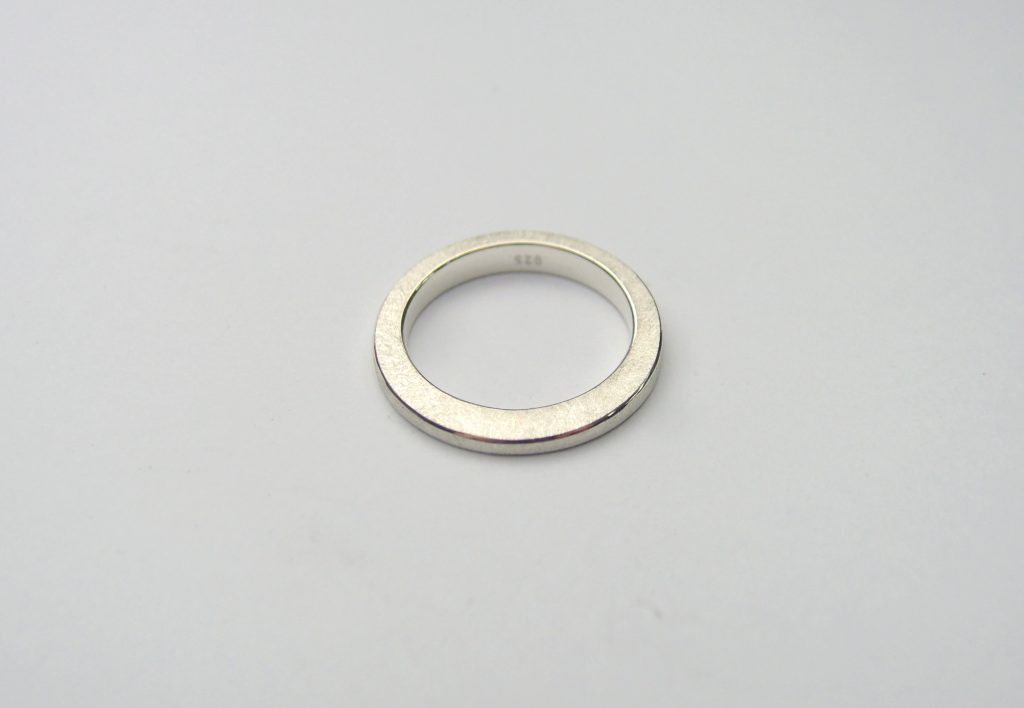 Ring "Verformt" aus Silber von oben