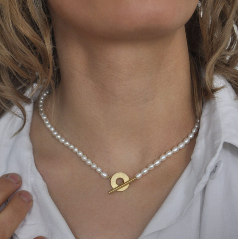 Perlenkette mit goldenem Knebelverschluss